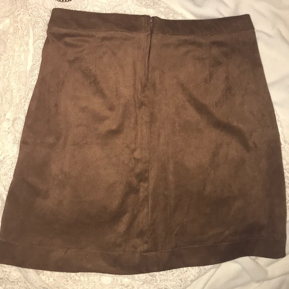 ✨💋JOLT Suede Skirt - Picture 4 of 4